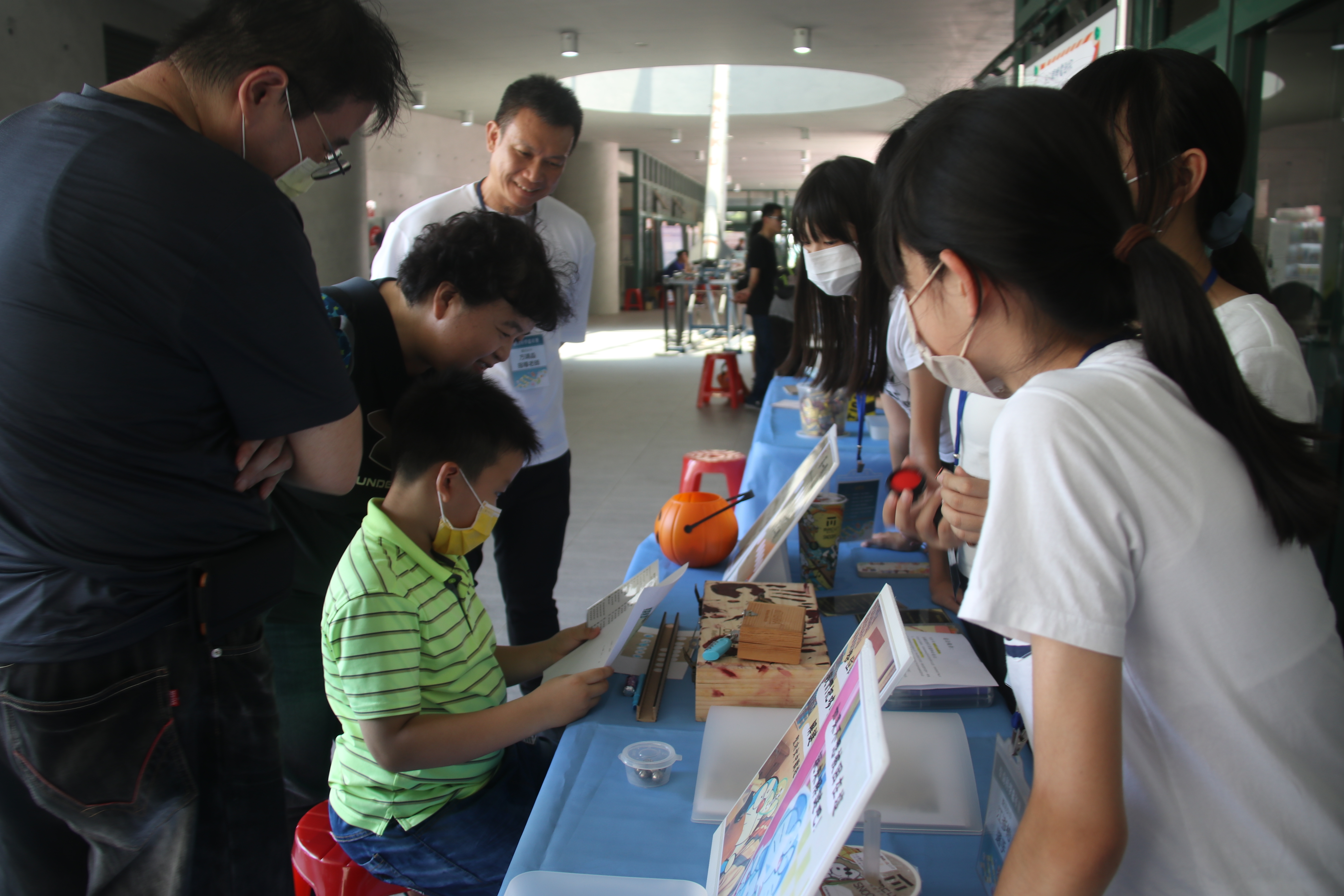 圖1_0國立成功大學理學院科學教育中心今(7月6日)在成大物理館,舉辦「臺南科學嘉年華」活動。