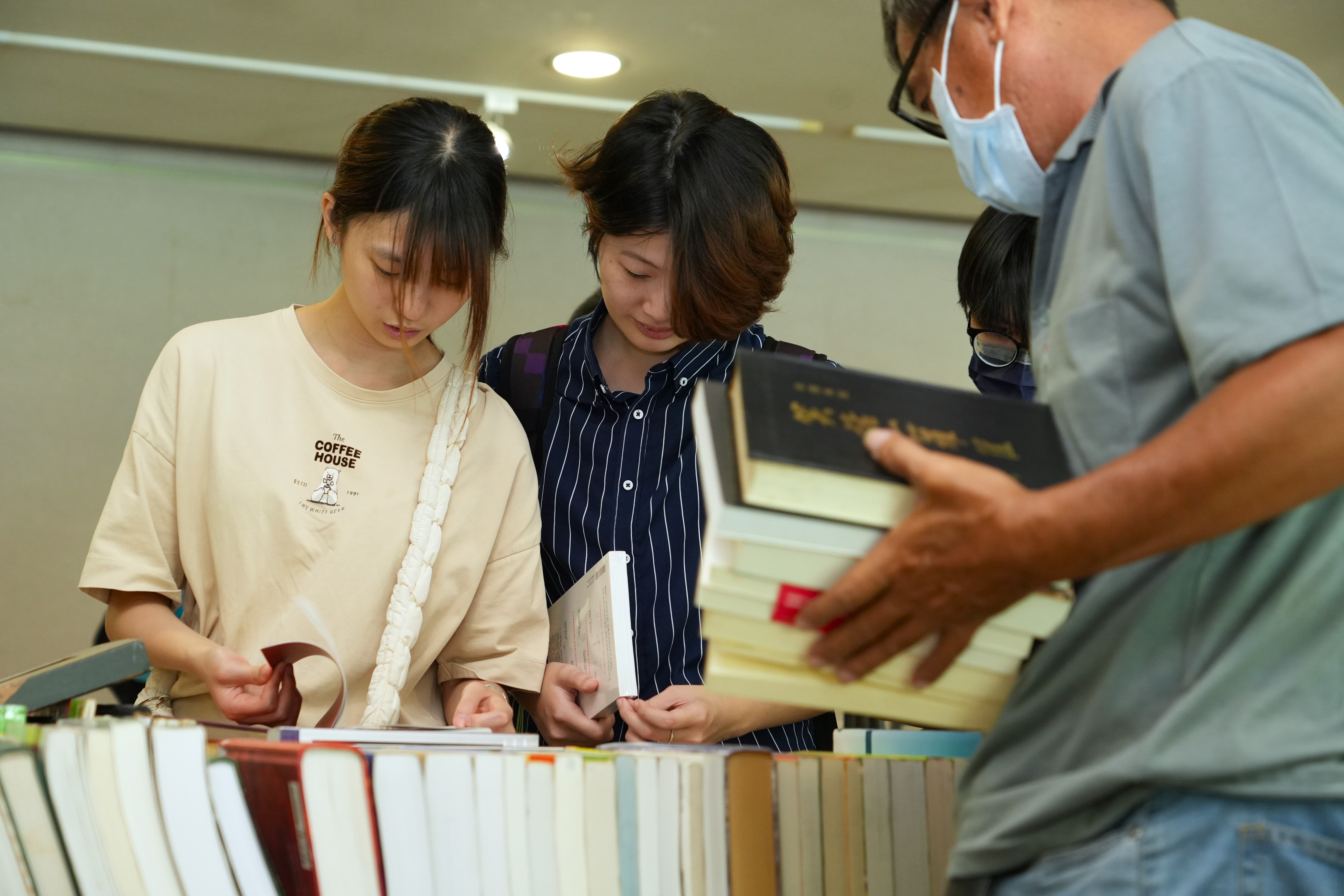 二手書活動吸引眾多師生民眾踴躍支持響應