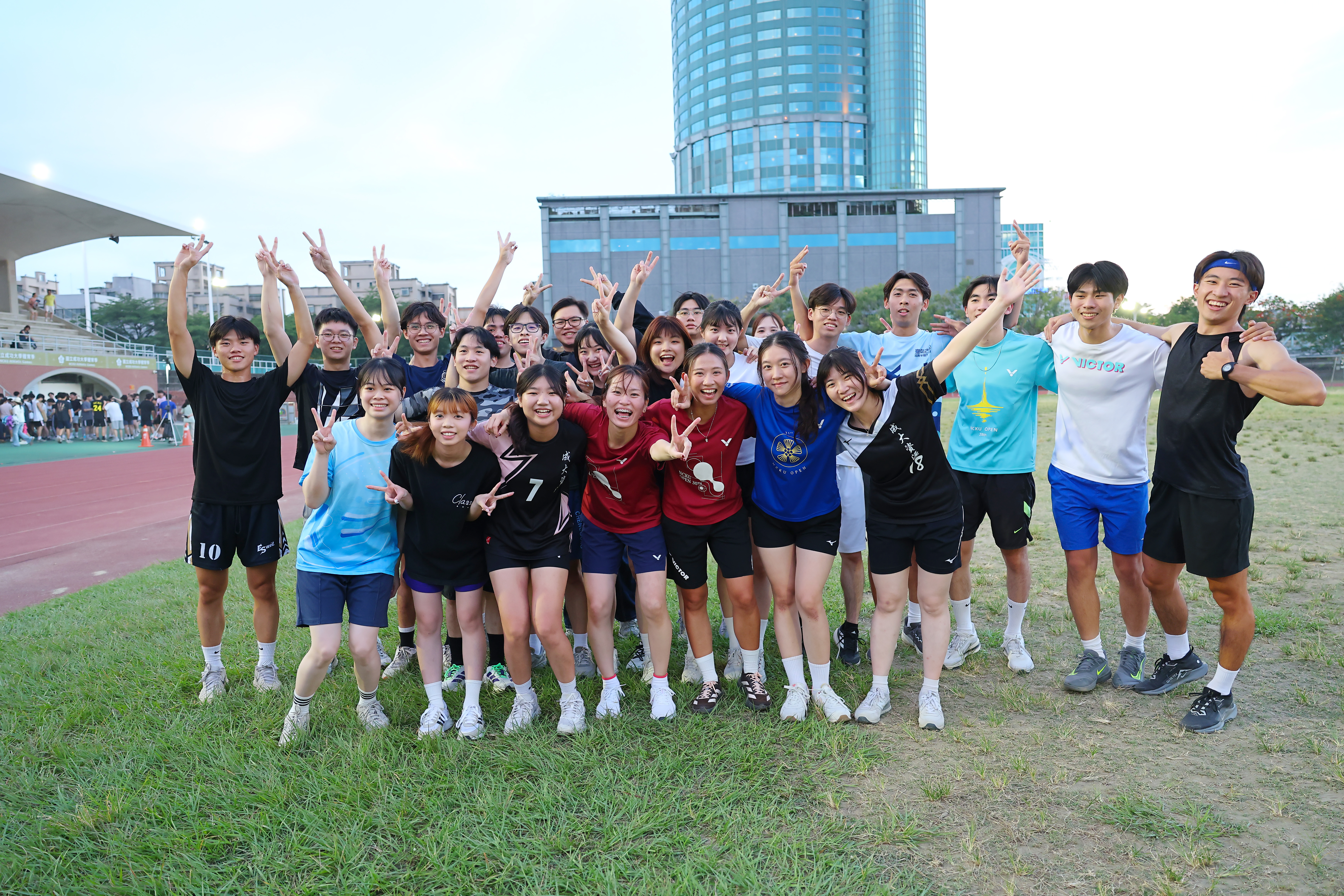 預賽的壓軸之日,共有 16 支隊伍展開最後一波強烈交鋒