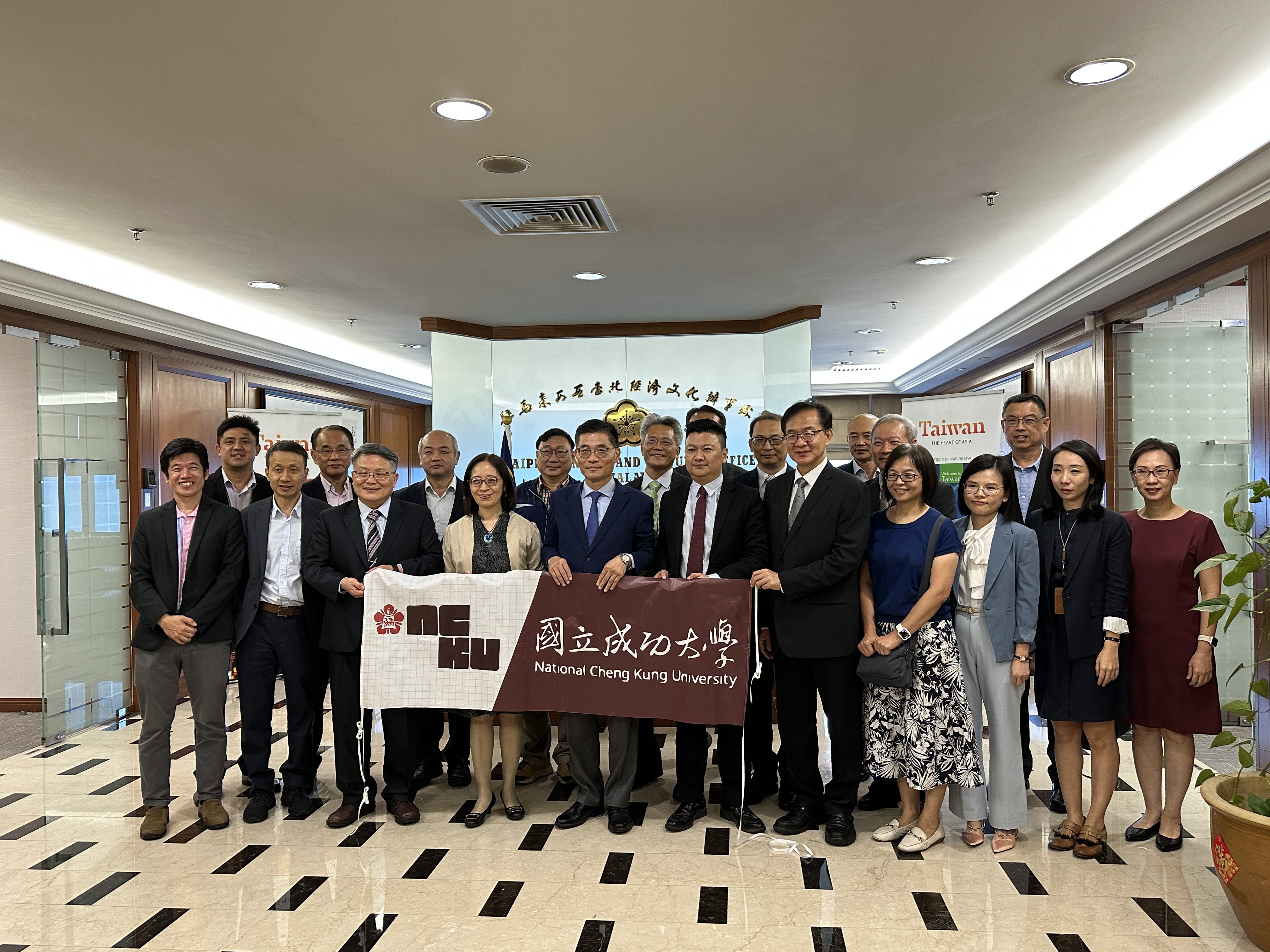 馬來西亞留台成大校友會今(2023)年成立51年,國立成功大學沈孟儒校長在9月1~3日特別率團赴馬來西亞,與業界、學界等交流