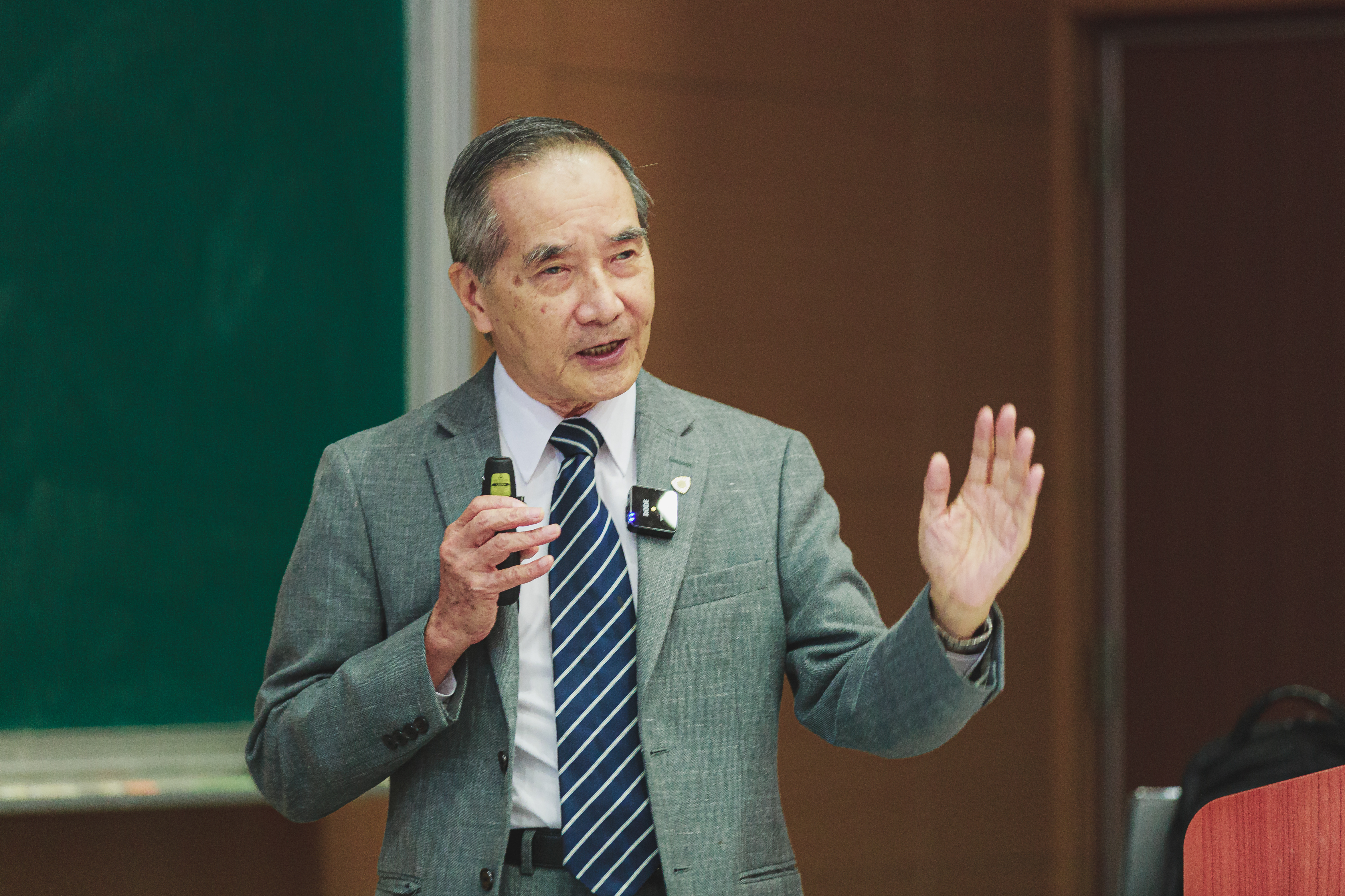 國立成功大學「理學論壇暨物理系專題演講」今(15)日邀請中央研究院院士林本堅蒞臨談「IICTC」人生智慧