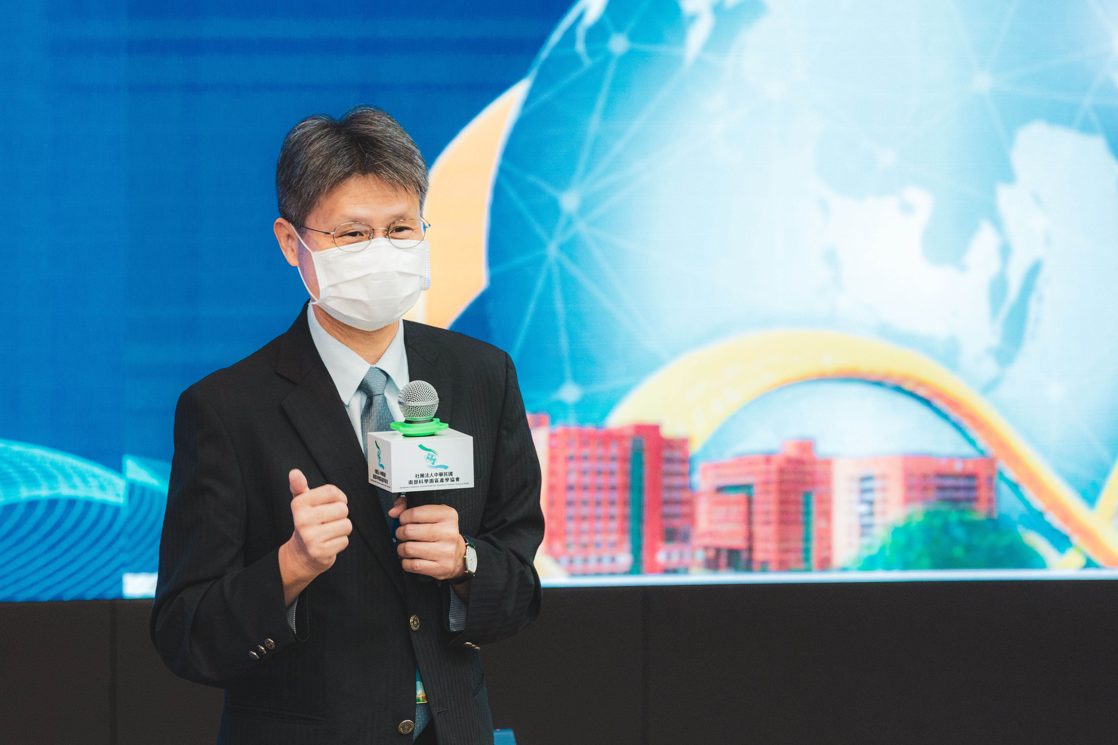 產官學研齊聚協力建構智慧大南方 南科產學協會第十一屆會員大會成大登場 南科管理局局長蘇振綱感謝南科產學協會對人才培育貢獻良多