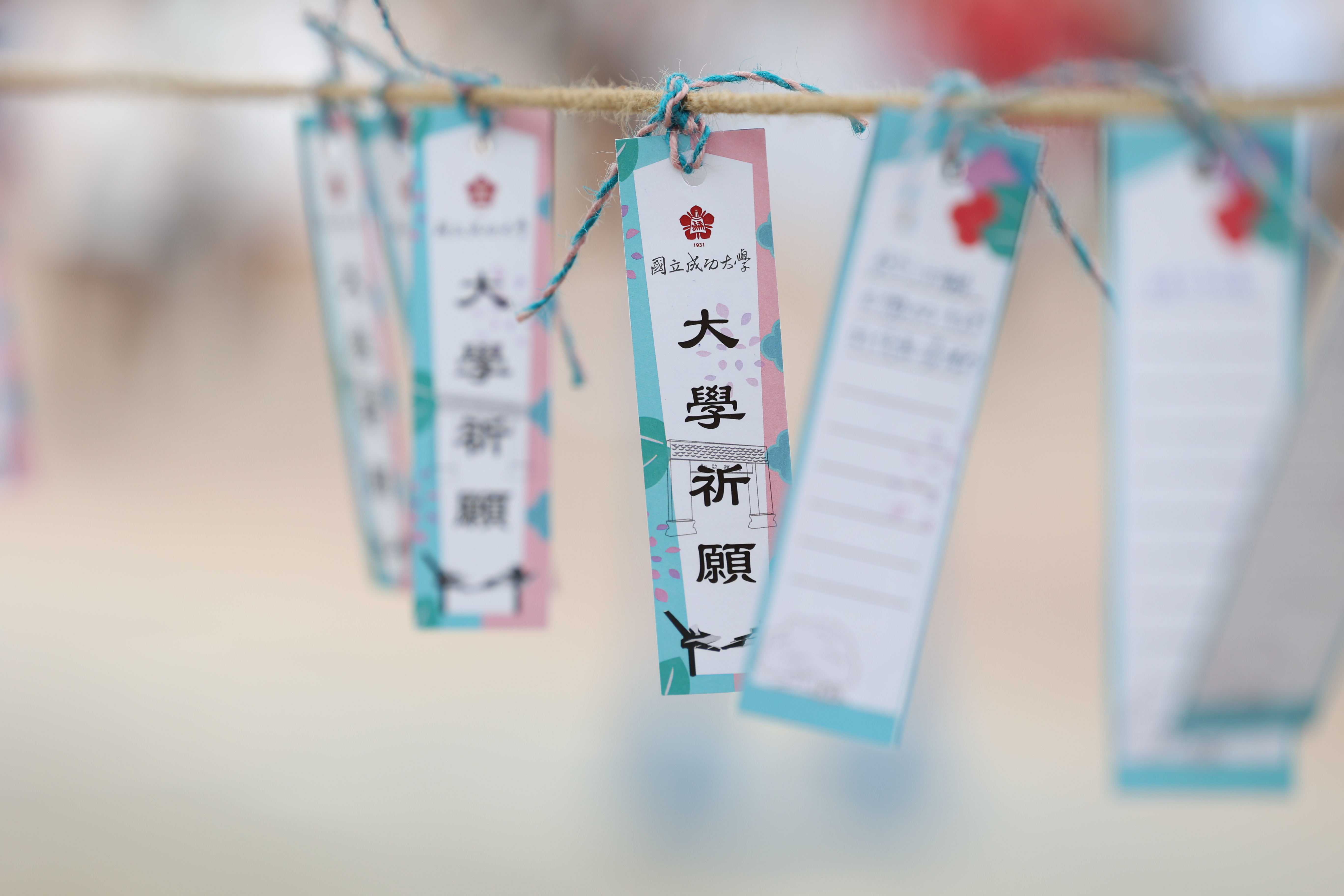 考上大學之後,如何迎接開學新生活?成大「新生支持辦公室」服務內容涵蓋學習、生活、培力面向,橫跨學生入學、在學及未來職涯規劃等不同的階段,以及多元廣泛的校園活動。服務對象包含:大一新生、碩博班新生、轉學生