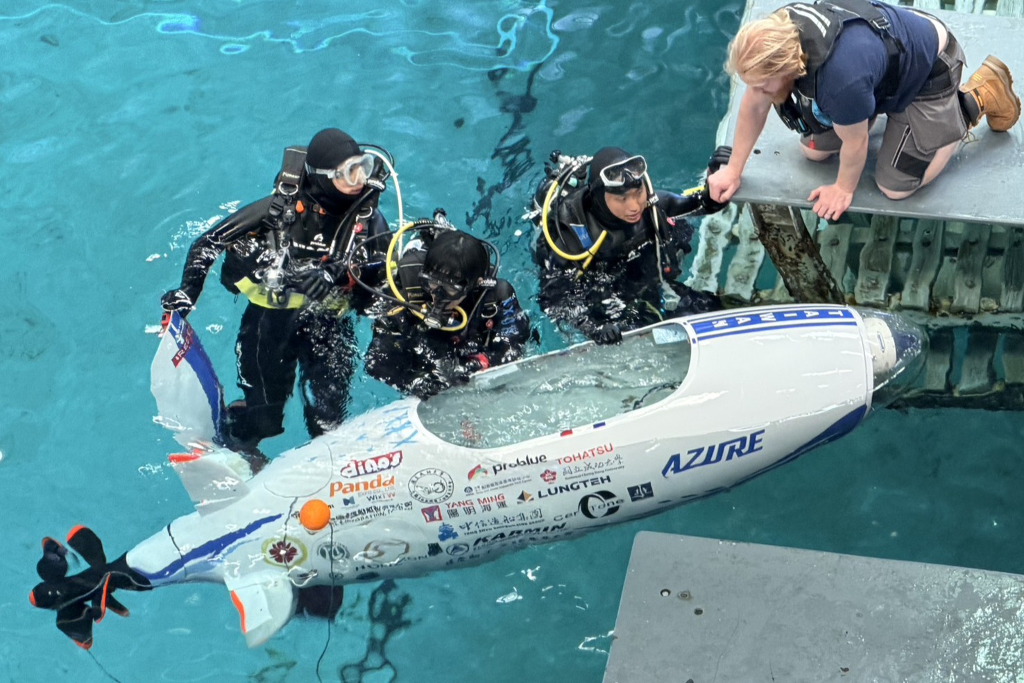 第三代自製人力潛艇 Azure（蔚藍號）順利完成水下測試