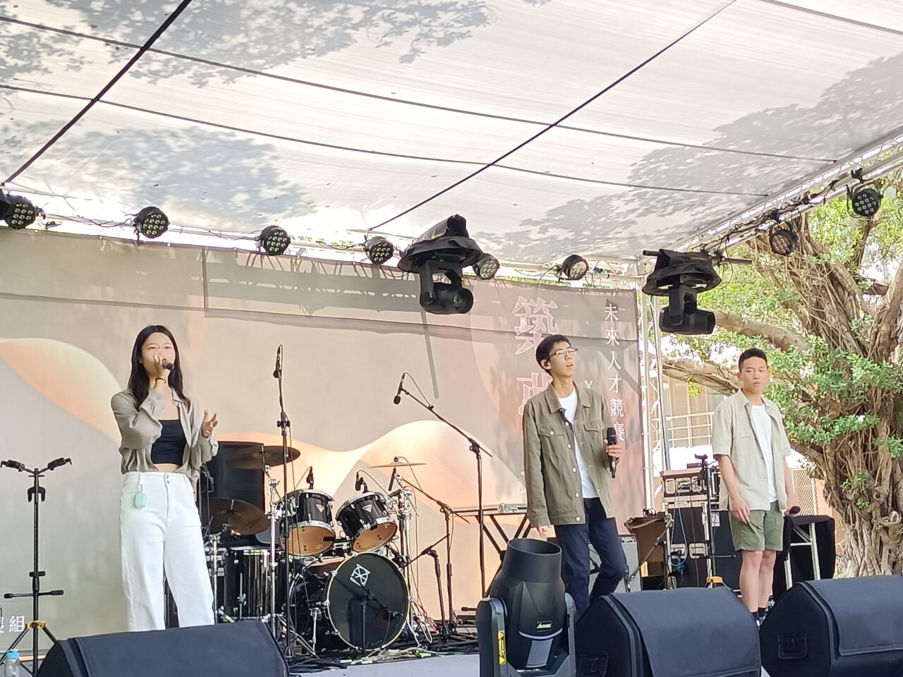 樂團「躺平族」帶來充滿悠閒氛圍的音樂，讓現場聽眾跟著放鬆心情。