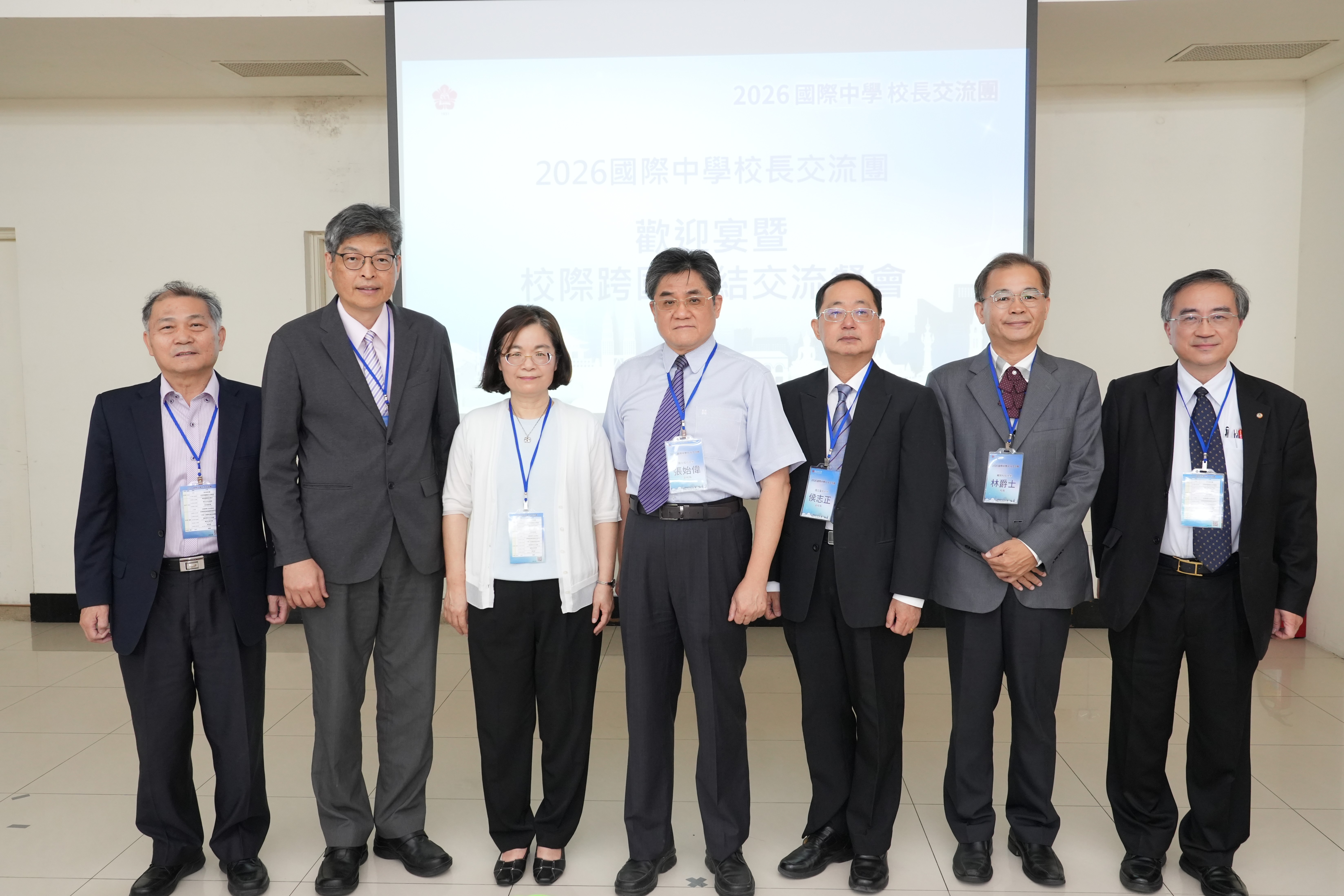  NCKU Executive Vice President Shyy-Woei Chang (center) with the Alliance representatives at the networking dinner