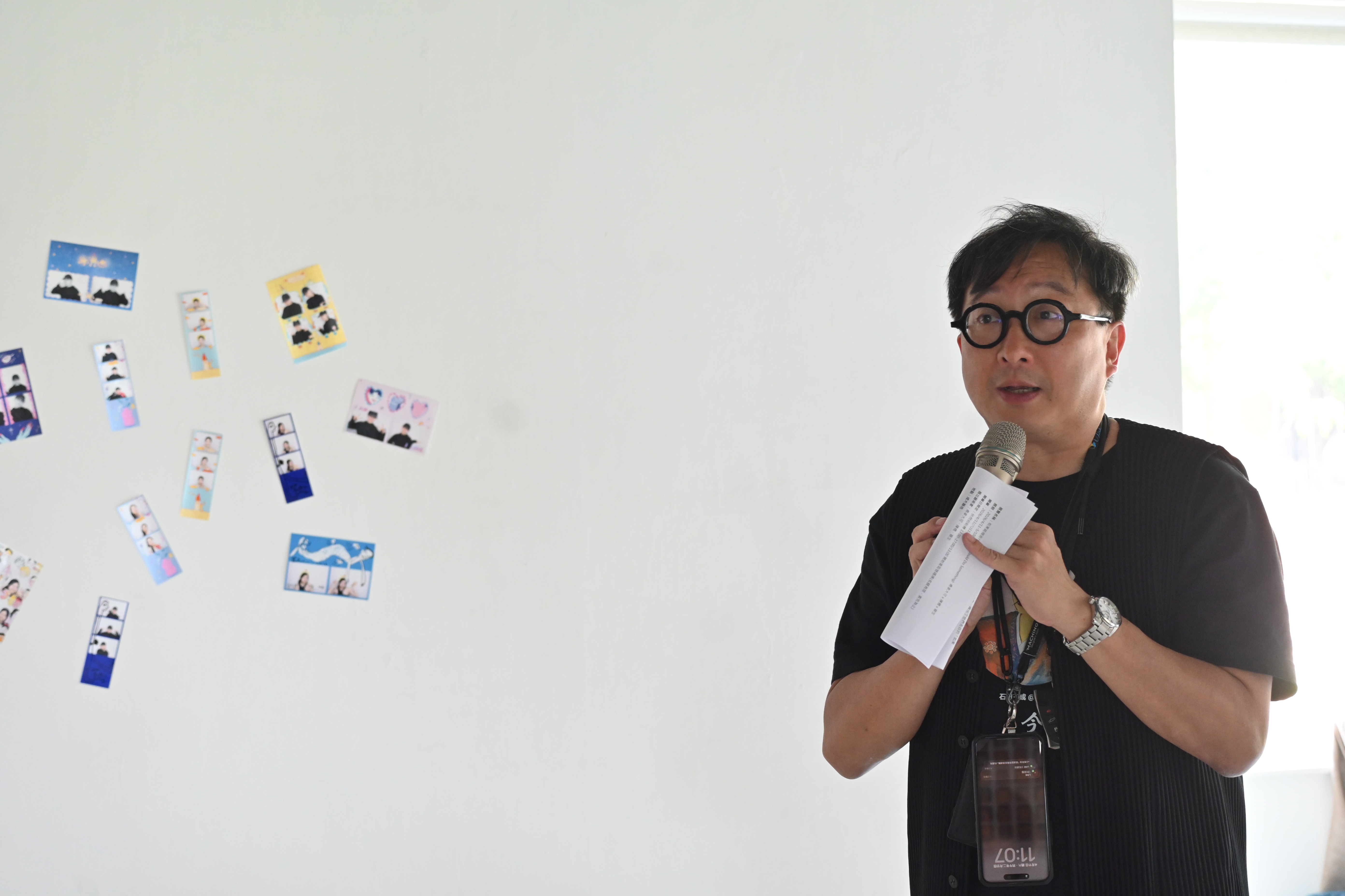 國立成功大學藝術中心楊詩弘藝術總監致詞時表示，「如果能做些什麼」讓插畫成為一種重塑現實、表達自我的行動