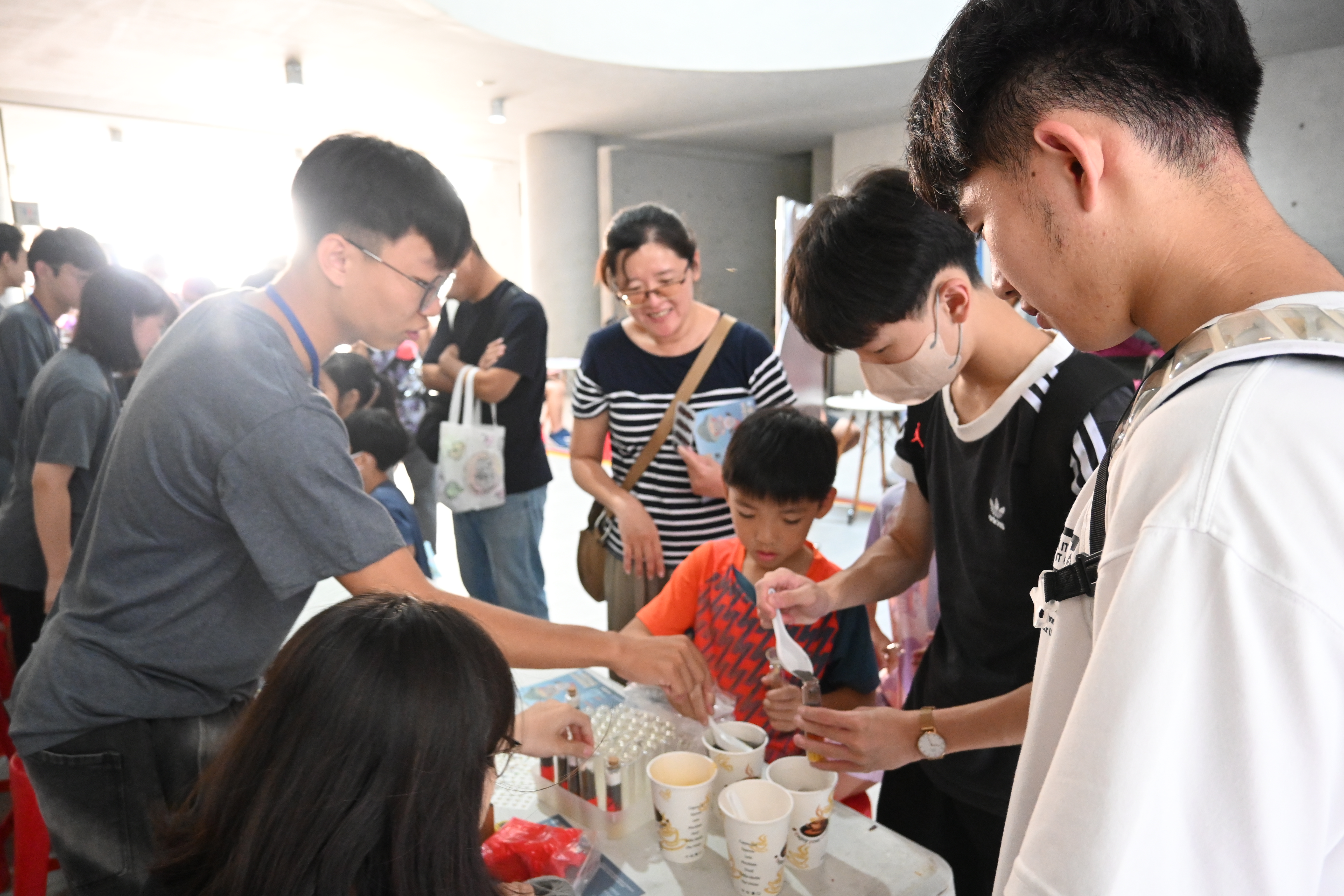 以科普語言把複雜的科學原理簡單呈現出來，盼能讓大家一起愛上科學