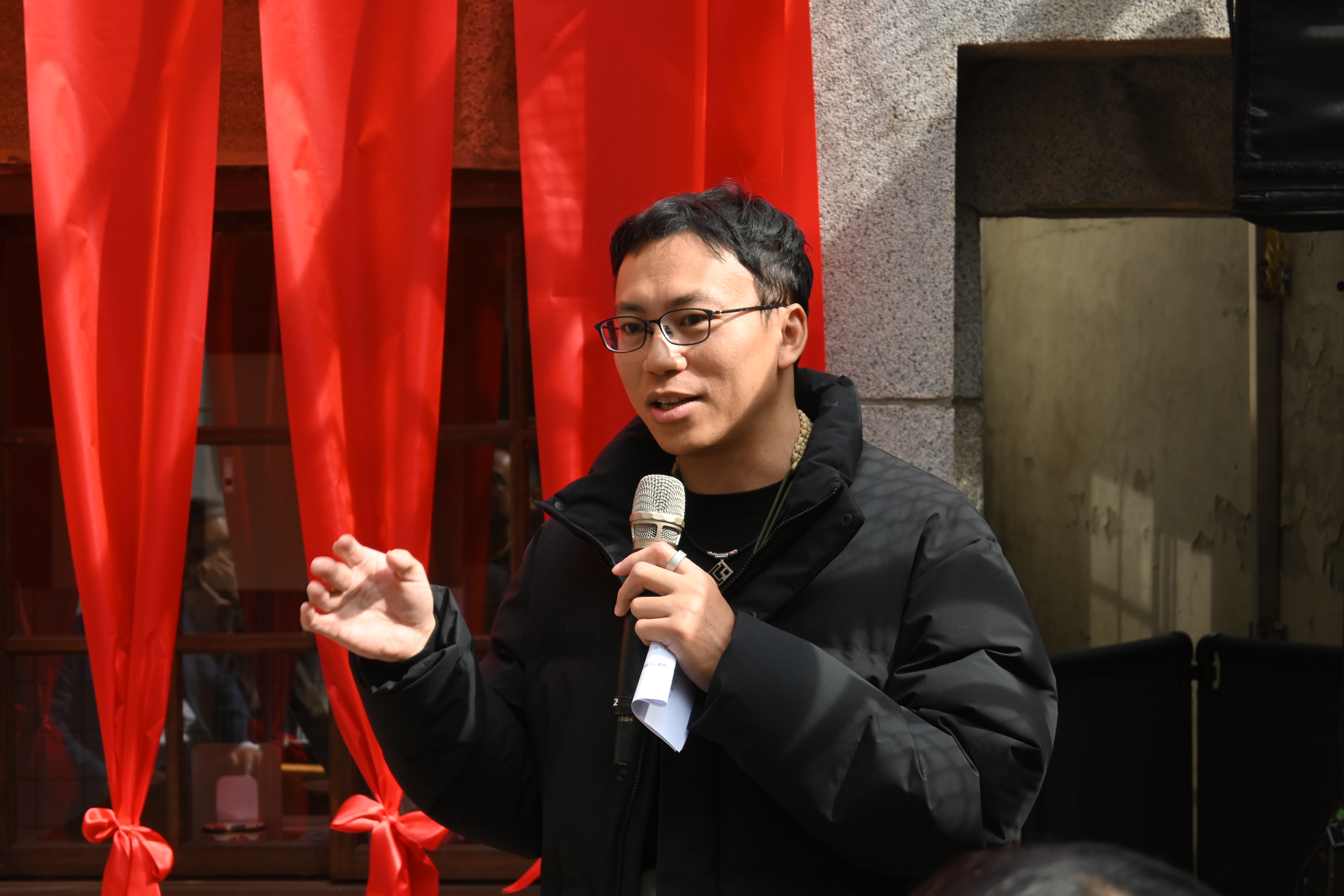 成大人文社會科學中心楊政達主任說明，這次展覽特別選址於「湯德章故居」，藉此揭示二戰前後政治行動者網絡