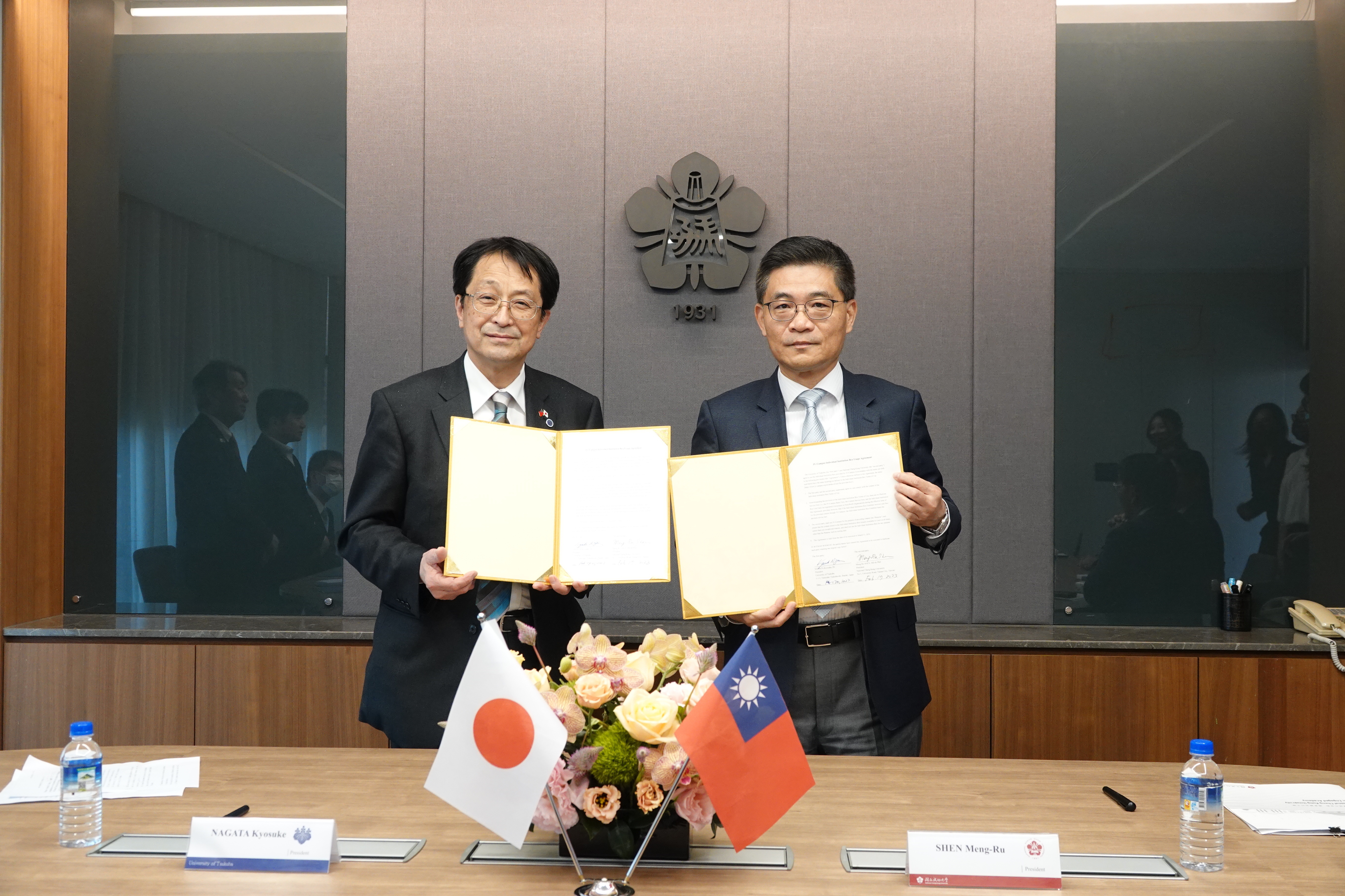 UT and NCKU representitives singed the “JV-Campus Individual Institution Box Usage Agreement” on Feb 17th, 2023.
