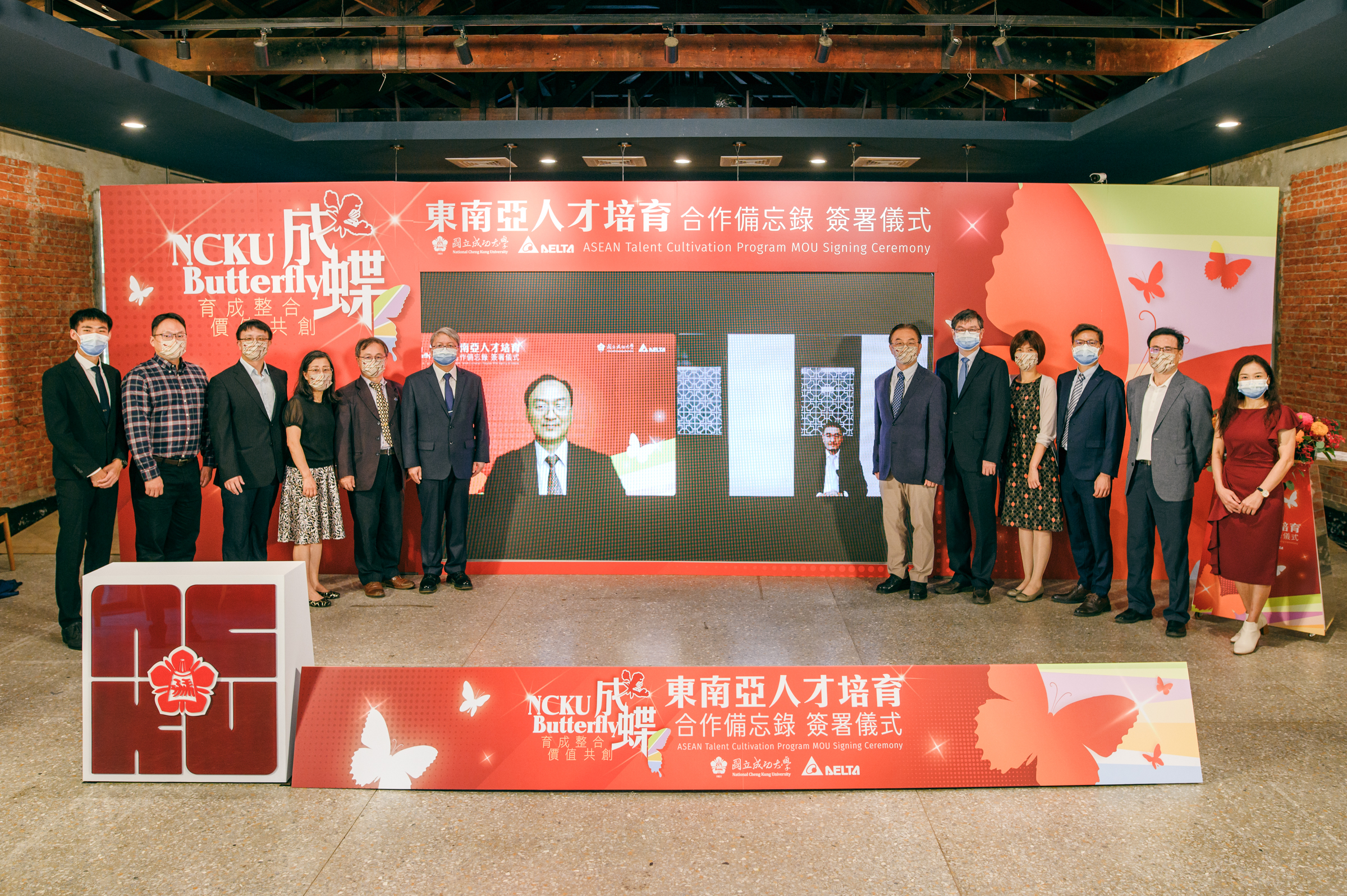 成大與DET於成大光復校區歷史文物館簽署合作備忘錄,現場多位台達電貴賓與成大師長與會見證