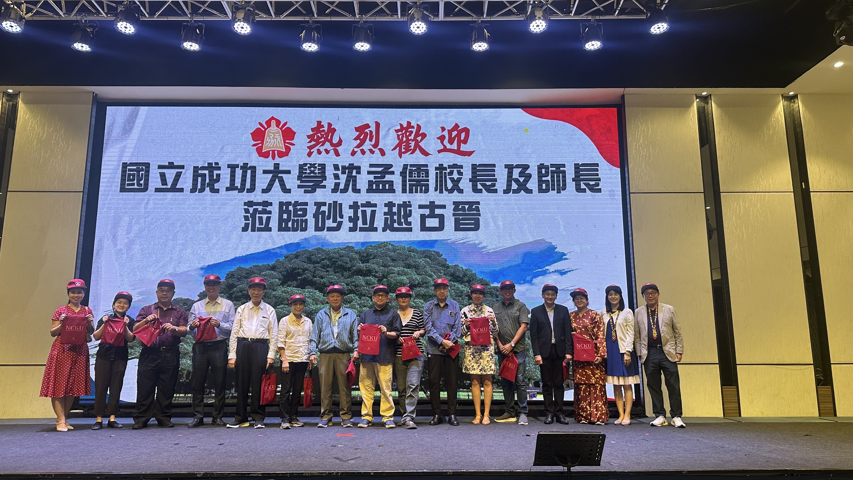 羅偉誠主任秘書暨校友中心主任率領 4 位一級主管至東馬砂勞越,進一步深化校友的情感連結