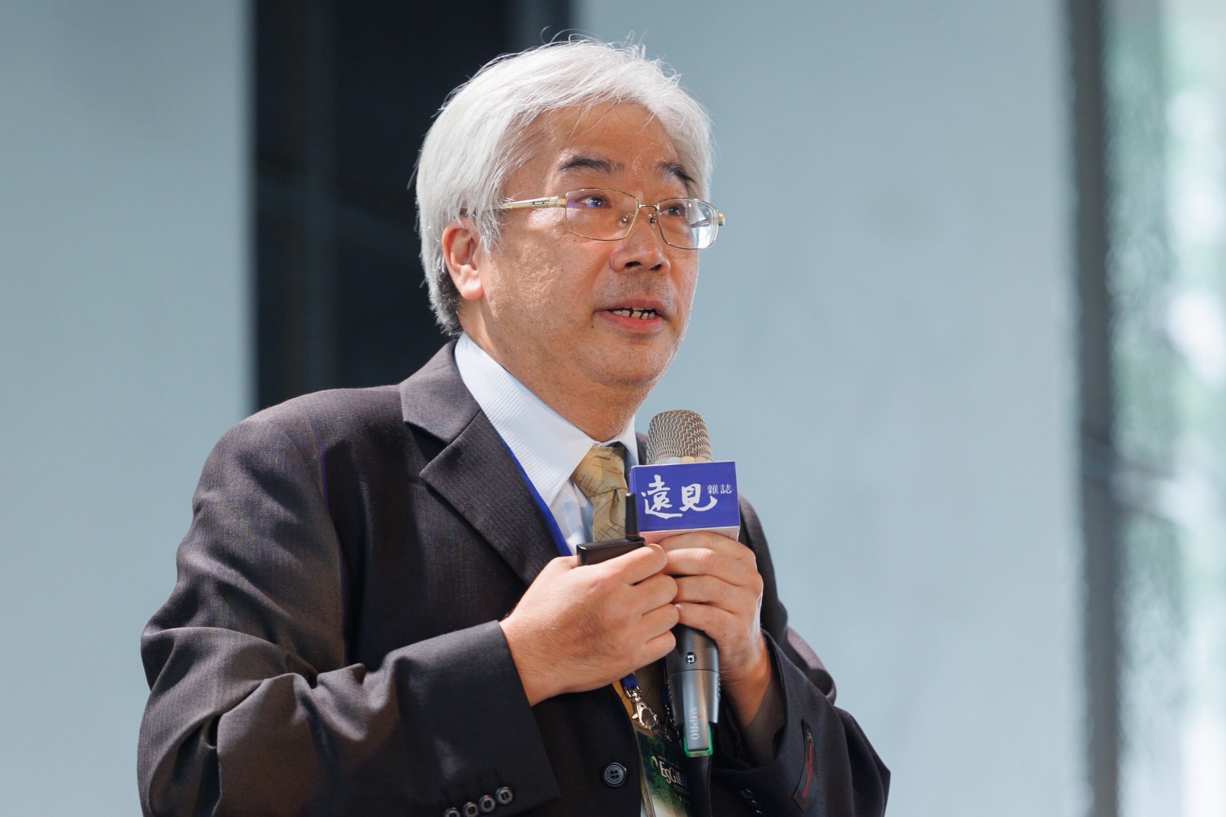 成大醫院安寧緩和共同照護中心主任林鵬展受邀分享團隊在「2023福祉共生組首獎:宅善終~愛守護 優質的五全安寧居家照護」方面的經驗