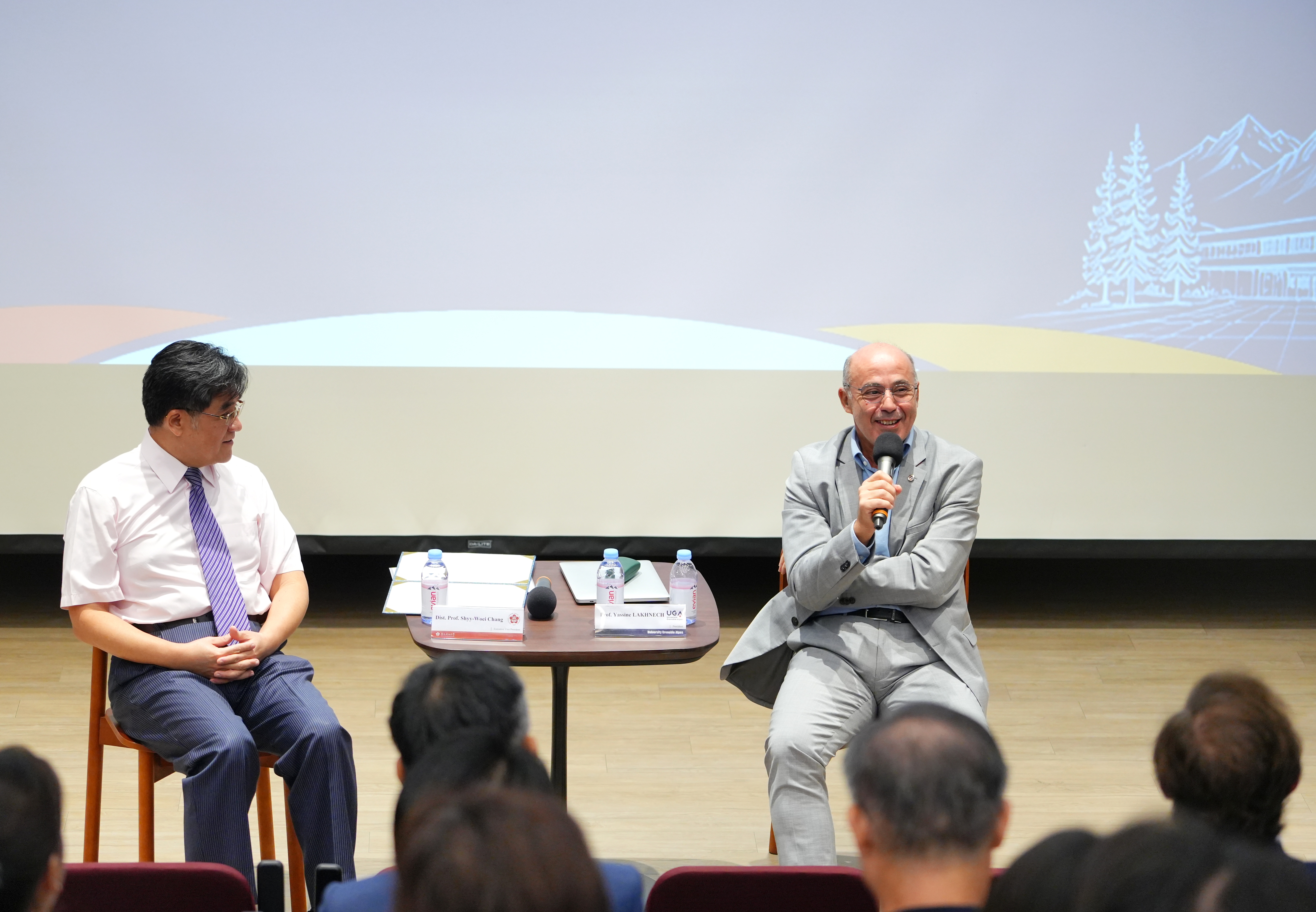 雙方代表於活動現場進行交流問答座談,分享國際合作與高等教育發展經驗。