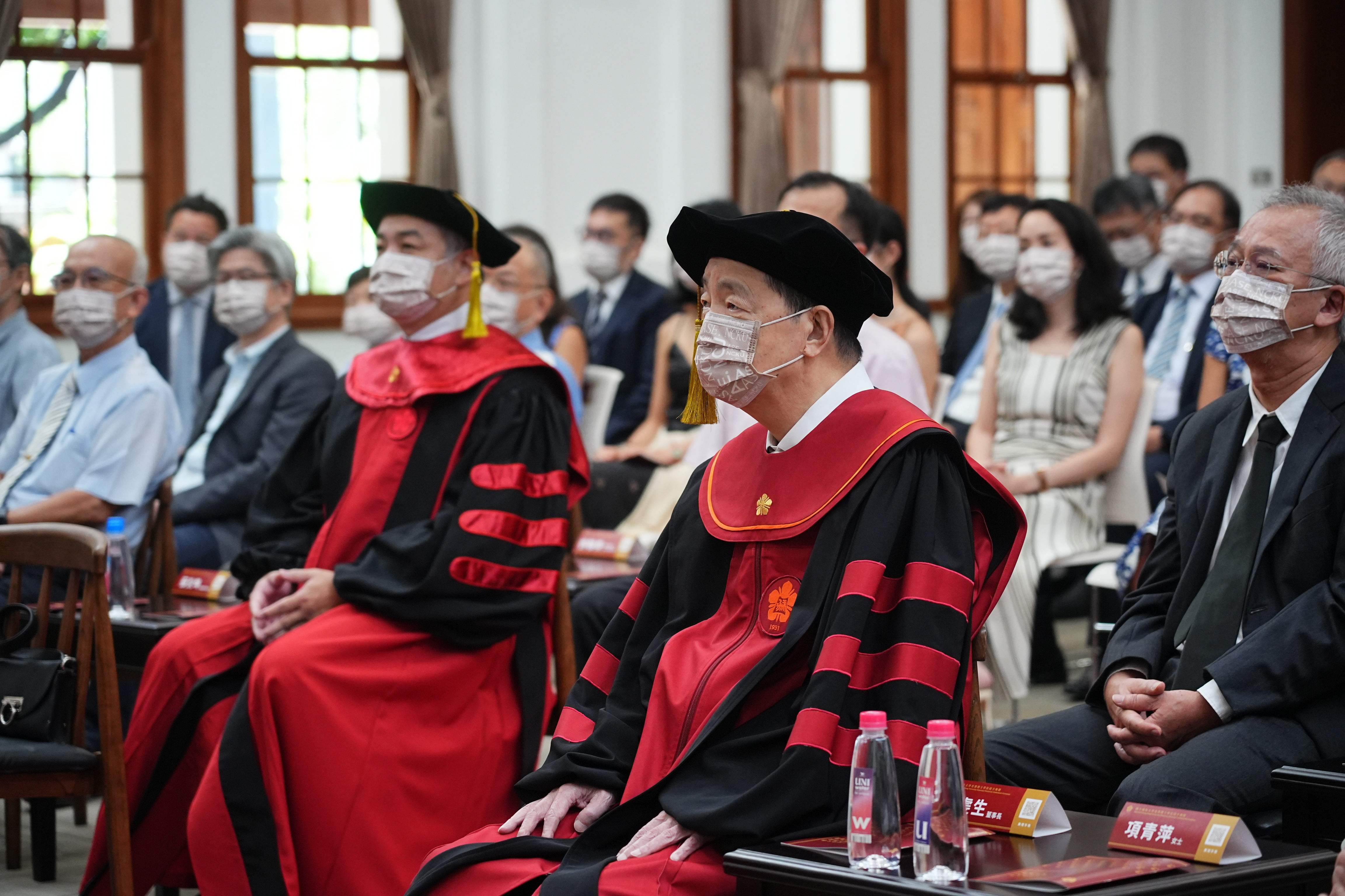 國立成功大學 20 日上午舉辦 110 年度名譽博士授予典禮，授予日月光董事長張虔生名譽博士學位