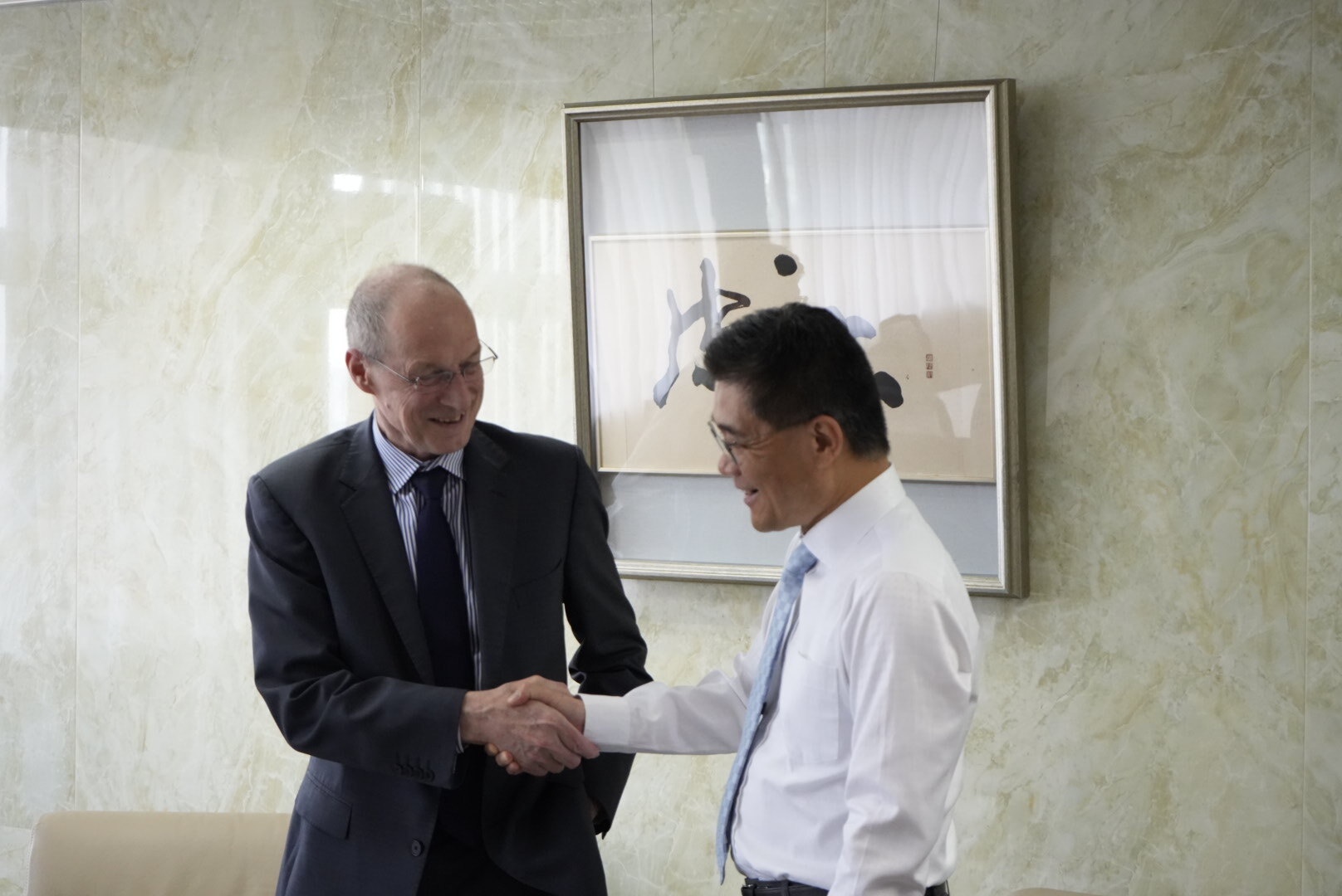 世界大學聯盟(Worldwide Universities Network, WUN)執行董事 Prof. Peter Lennie 於6月9日抵達國立成功大學,專程拜訪沈孟儒校長