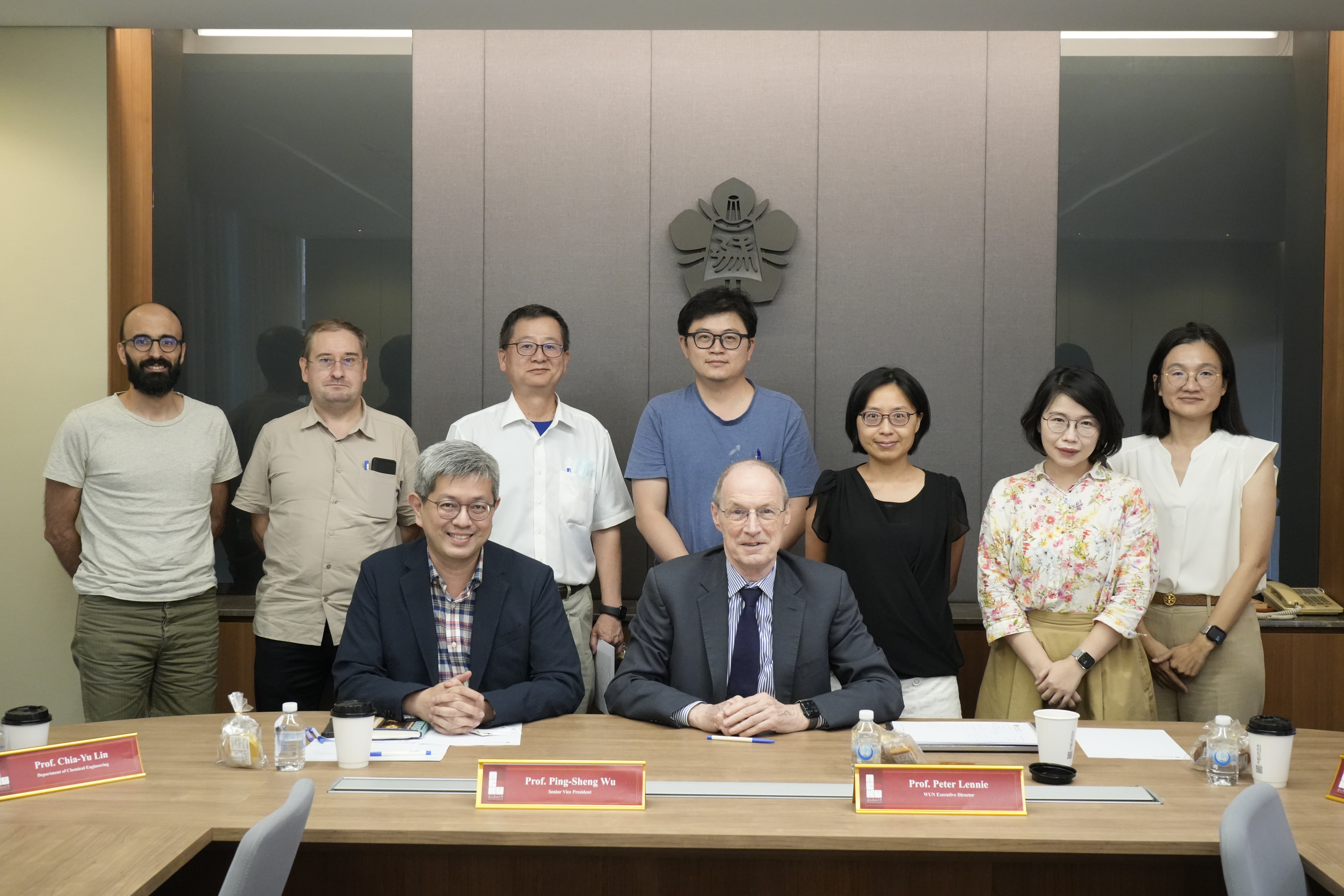 Prof. Peter Lennie與吳秉聲助理副校長亦共同與本校參與WUN研究計畫的教師面對面,就執行計畫的心得交換意見