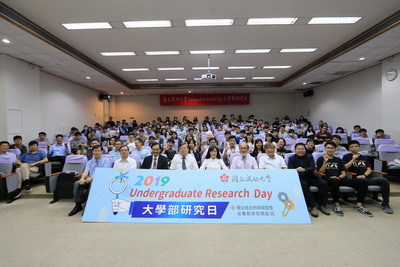 成大舉辦「大學部研究日（Undergraduate Research Day）」