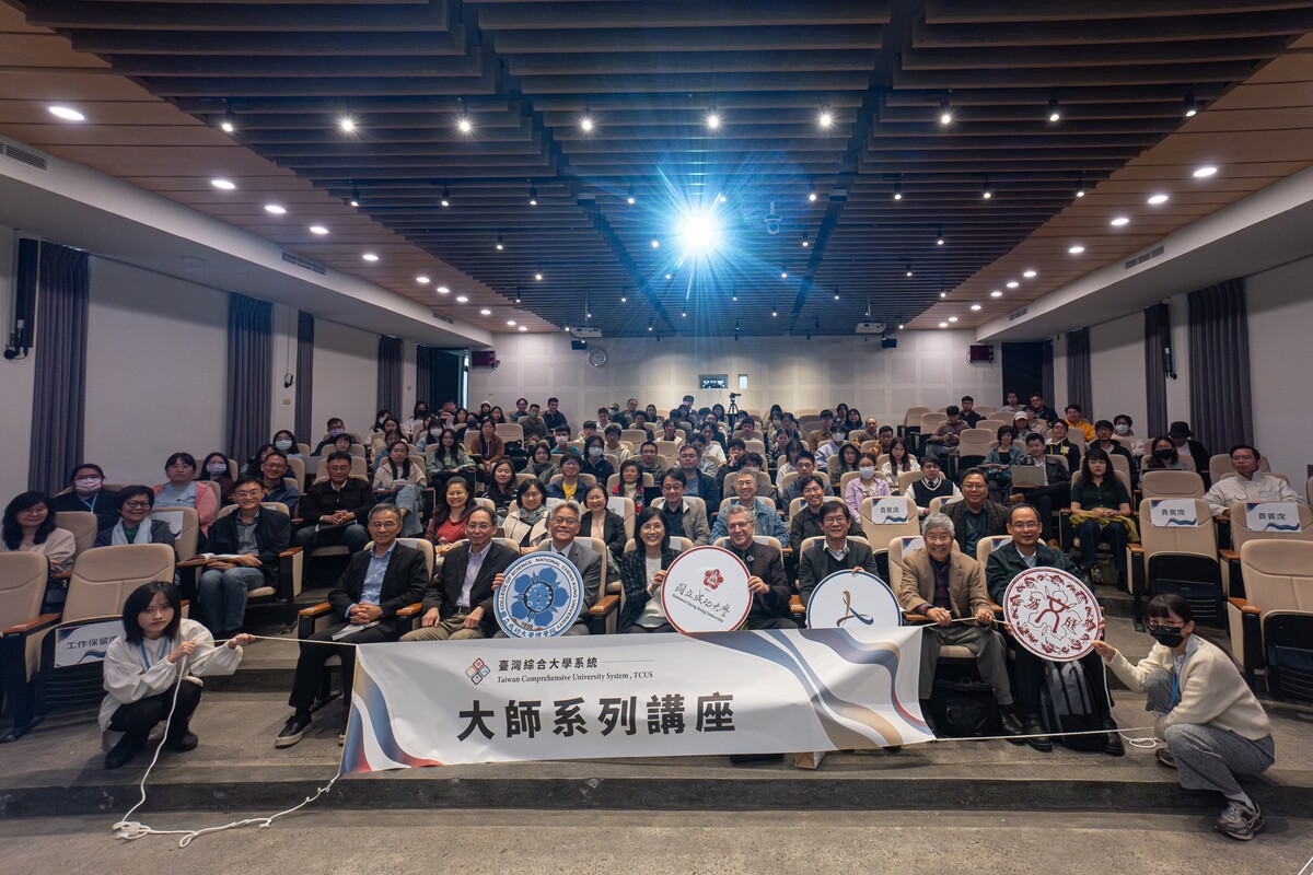 哈佛大學教授 Peter Galison 受邀成大談黑洞研究　跨域分享掀熱烈對話與交流