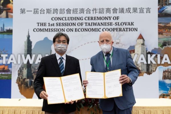 NCKU Signs MOU with Slovak University of Technology in Bratislava