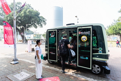 成功大學簽署自駕車國際產學合作　試乘體驗未來智慧生活　