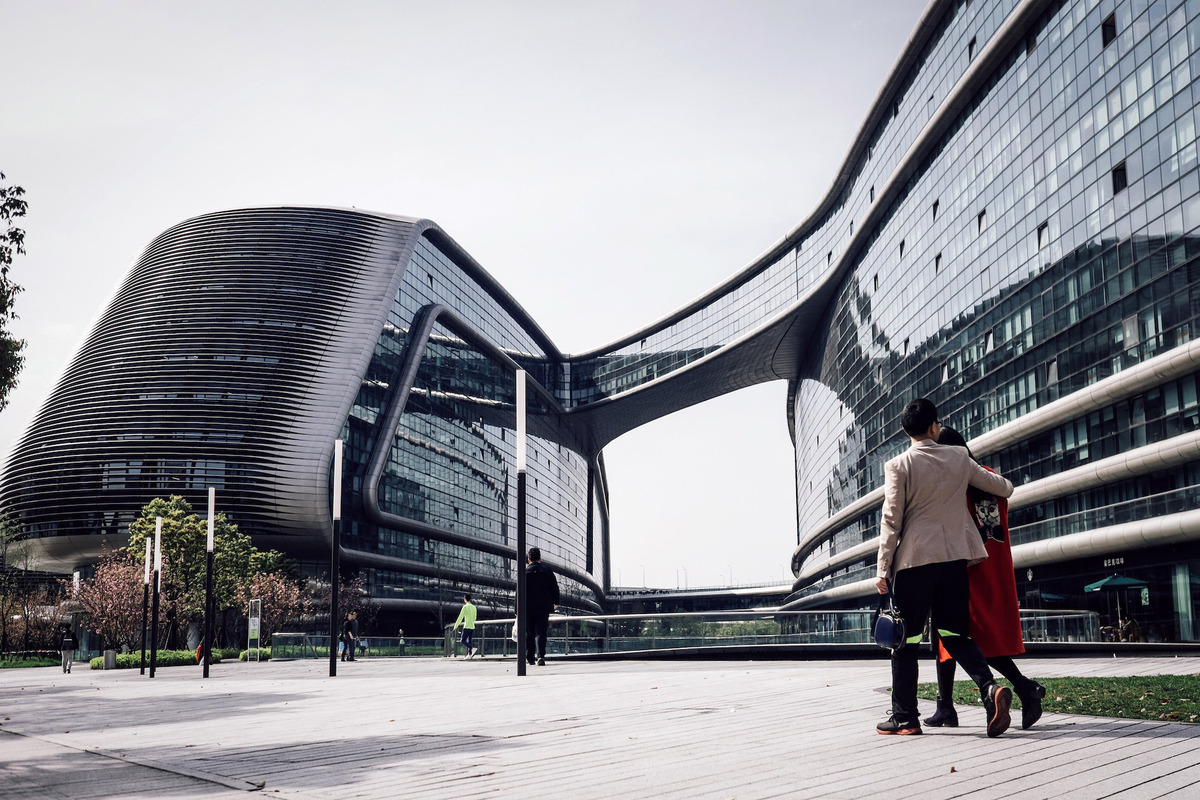 Intelligent Building Design to Reduce Carbon Emissions