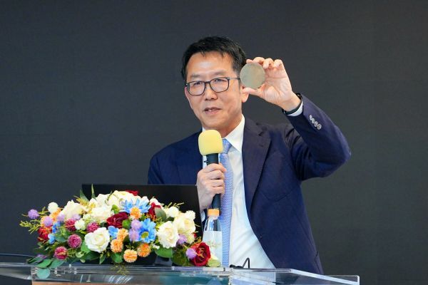 【產業大師講座】矽光子技術商轉元年　張景溢董事長分享聯亞光電掌握AI趨勢的轉型與成長