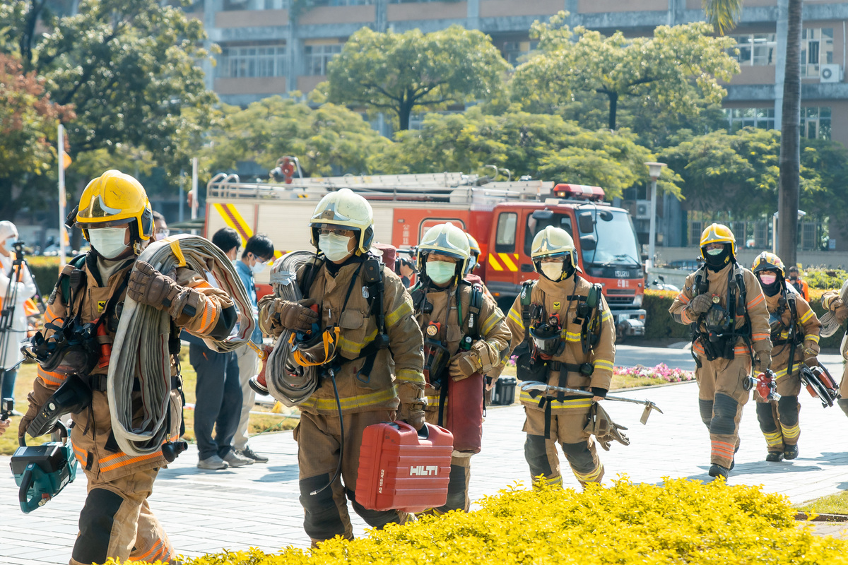 成大醫學院大規模消防演練　動員逾 200 人 16 台消防車