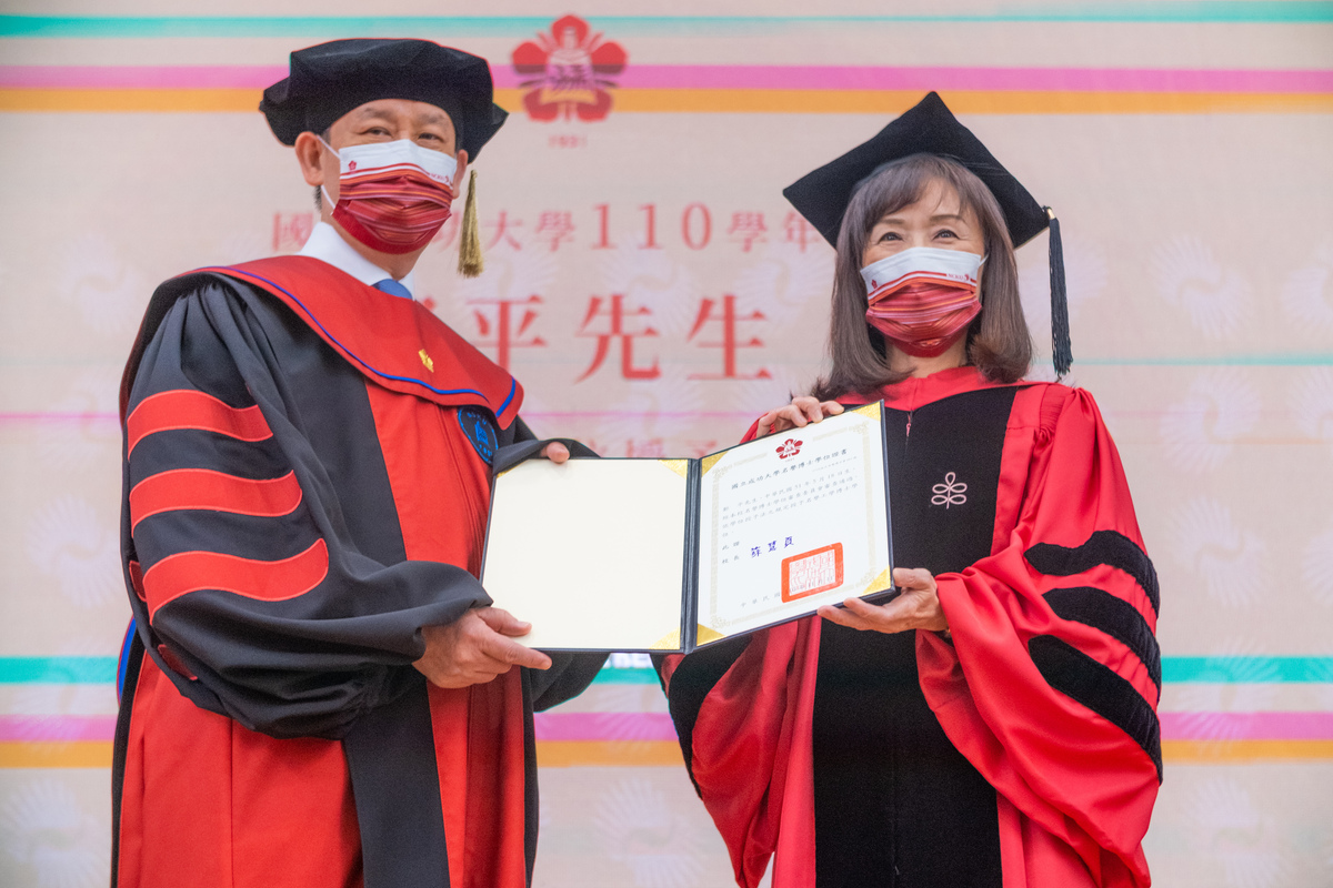 成大頒贈台達執行長鄭平名譽博士　共許永續發展承諾