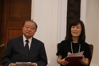 成大蘇慧貞校長與鄭崇華創辦人共同主持頒獎