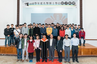 成大師生與王康隆院士合影