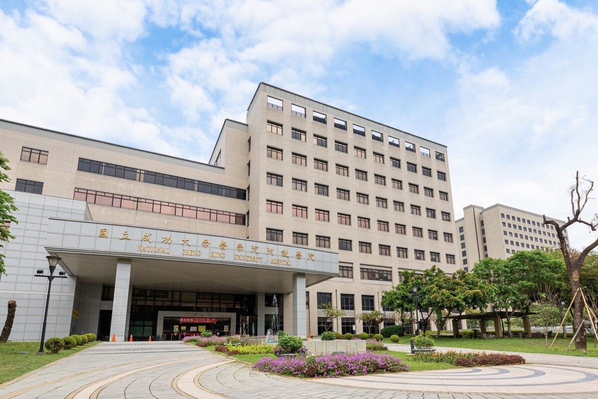 智慧醫療再創佳績！成大醫院連續三年榮獲全球最佳智慧醫院肯定 榮獲AI創新領袖肯定，科技成為醫療的好幫手，讓看病更快、更準、更安心