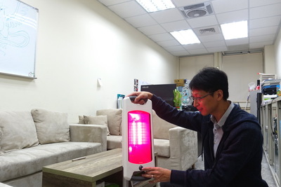 光電科學與工程學系副教授黃志嘉