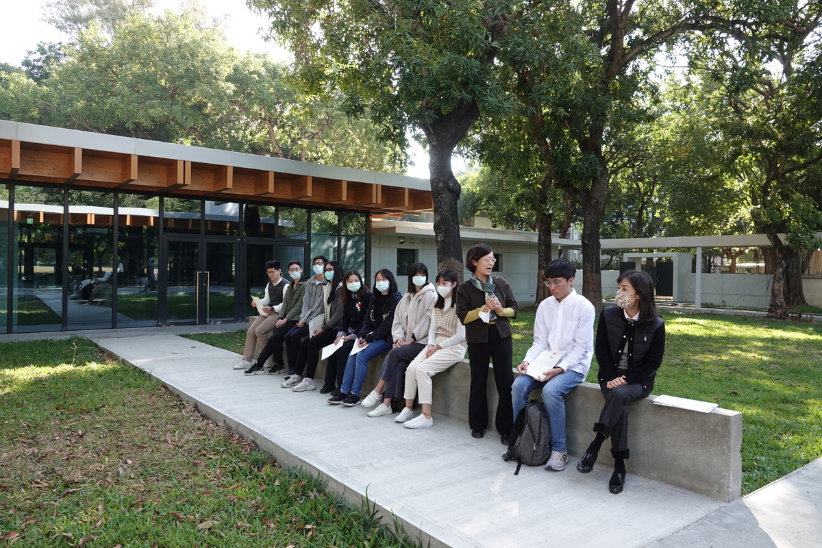 成大通識中心首屆徵文比賽頒獎　學生與蘇慧貞校長近距離交流
