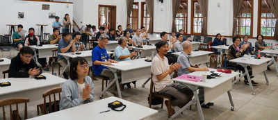 校友樂返成大「屠宰場」重溫大會考 。