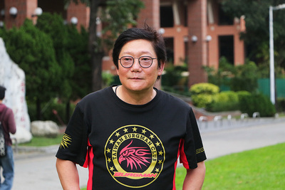 成大駐警隊退休隊長蔡仲康樂當校園巡守義工