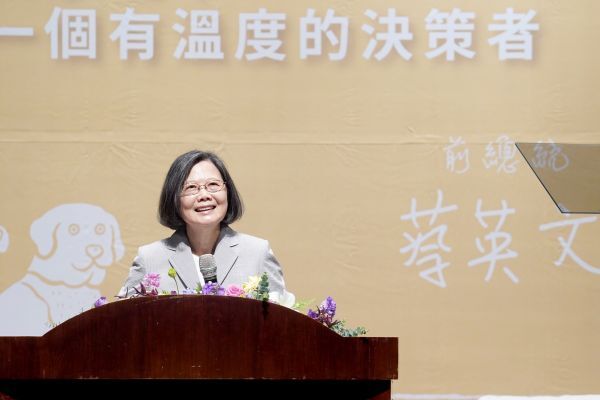 成大 115 級畢聯會「Who 成何」論壇邀請前總統蔡英文現場演講互動 分享韌性成長