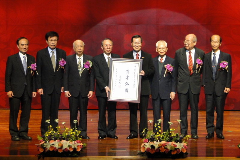 成大80校慶 總統頒育才弘國 首創網路現場直播 全球校友看得見圖片
