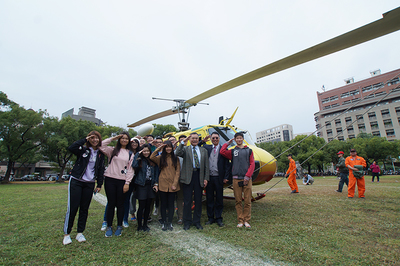 成大獲贈UH-1H救難直升機