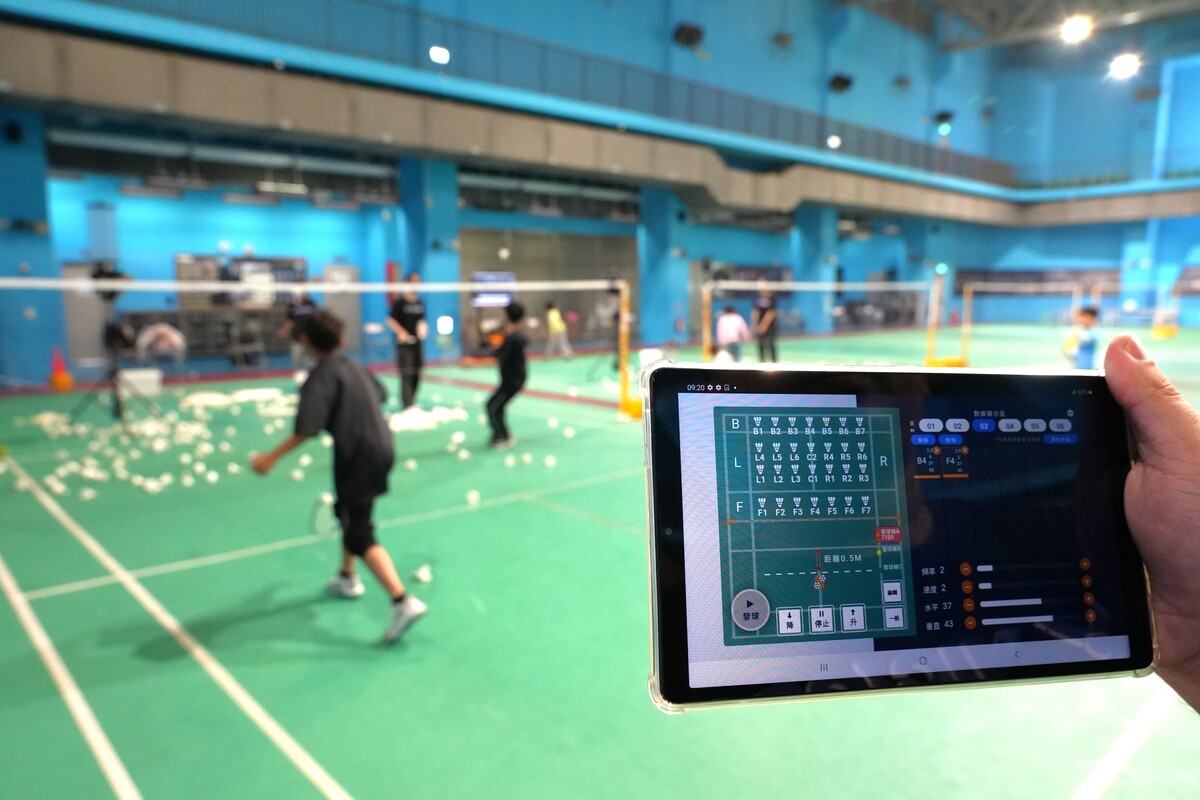 NCKU Sports Winter Camp  Introduces AIoT Badminton Training System  for an Enhanced and Exciting Exercise Experience