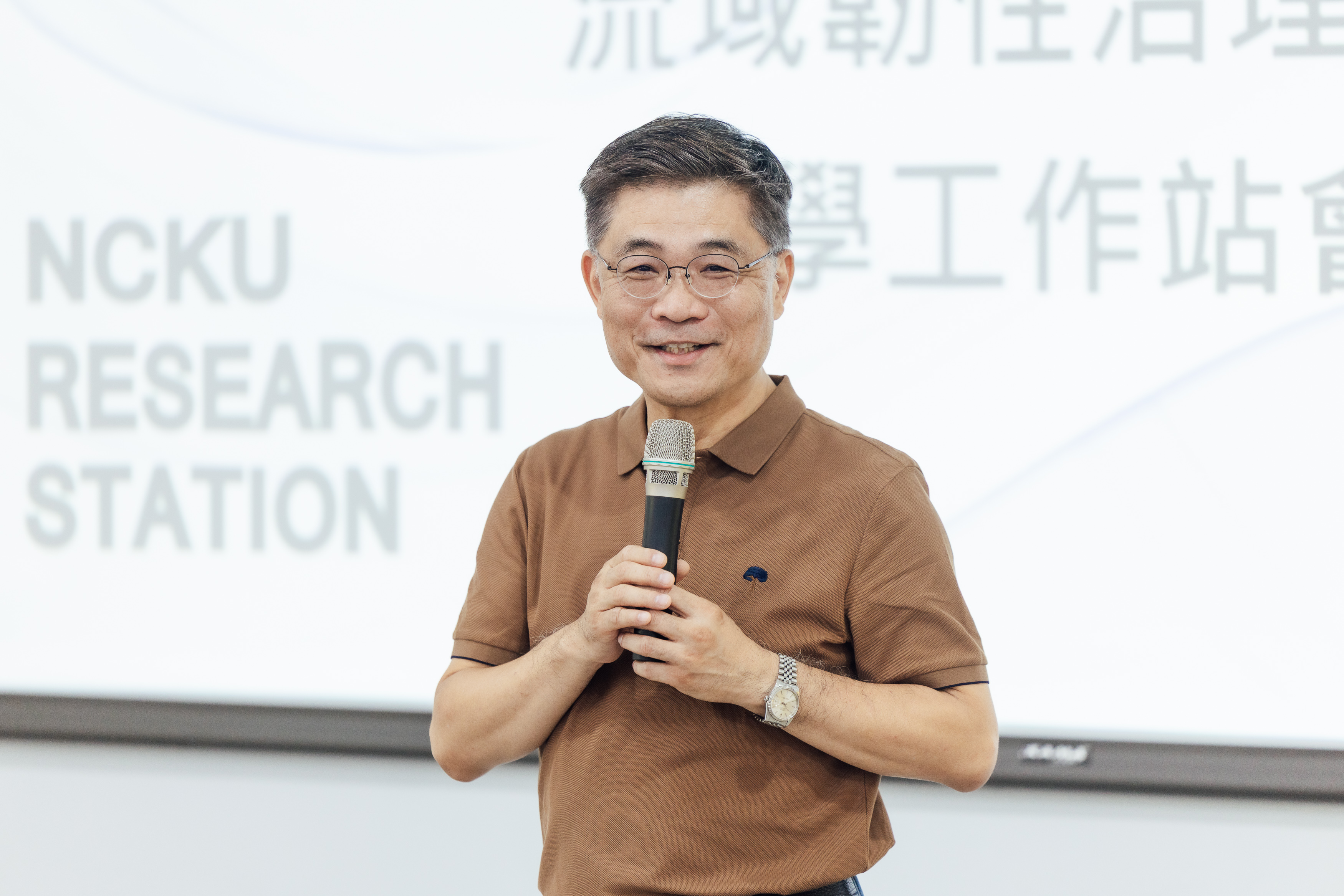 成功大學校長沈孟儒帶領團隊參與會議
